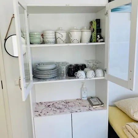 Two And Dining Area And Private Entrance In A Row House. Apartament