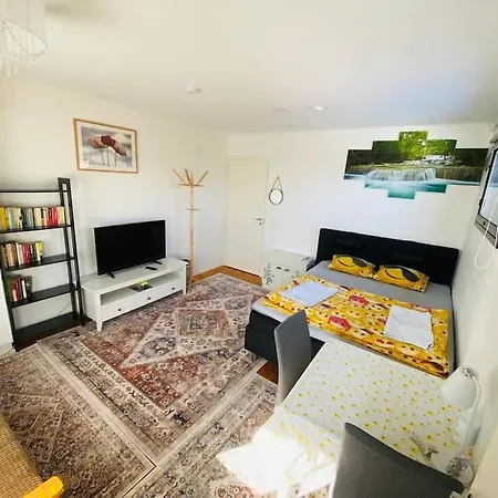 Two And Dining Area And Private Entrance In A Row House. Apartment Kotka